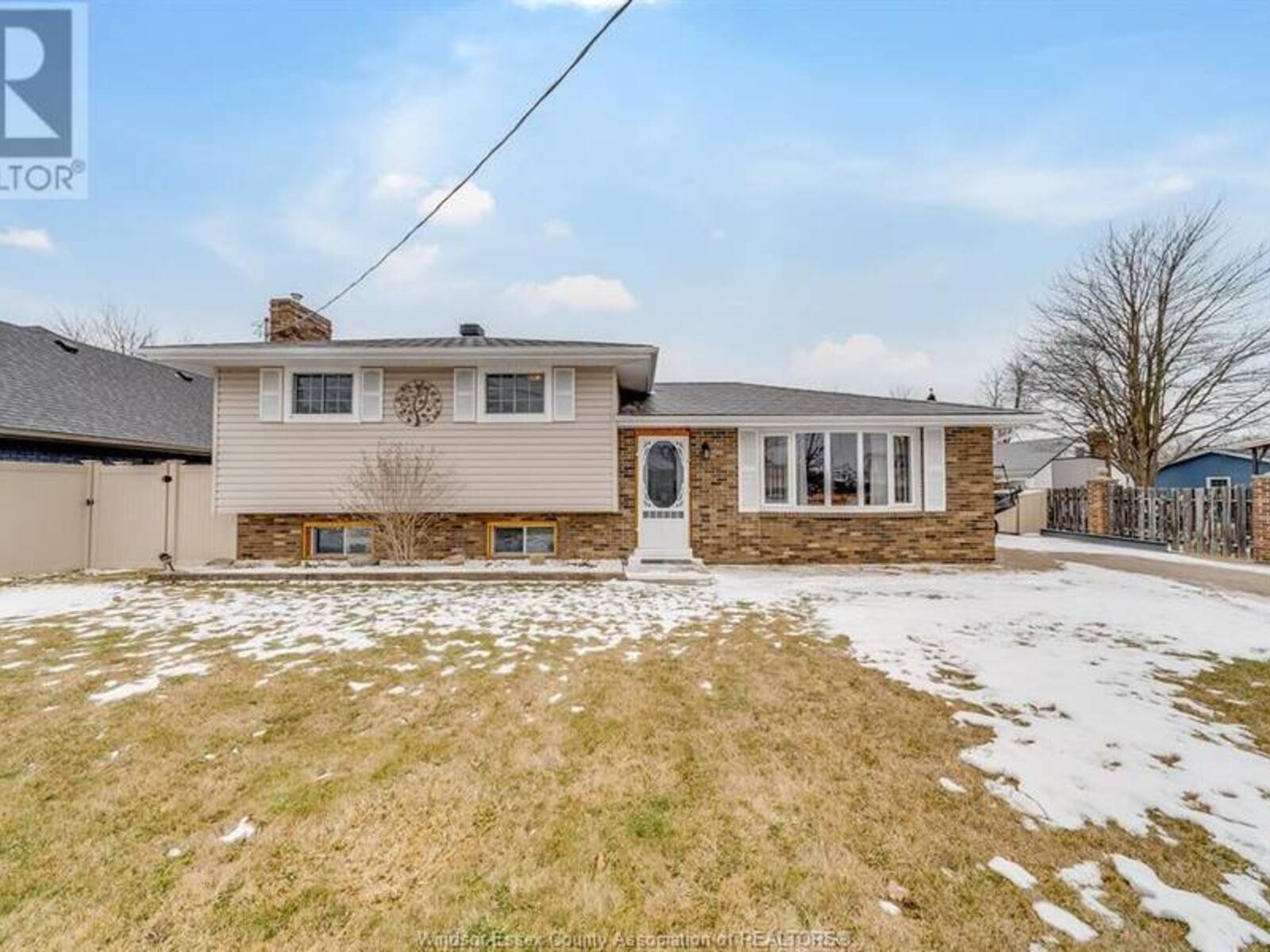 12021 COUNTY RD 34, Essex, Ontario N8M 2X5