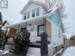 2423 HIGHLAND Windsor Ontario, N8X 3S8