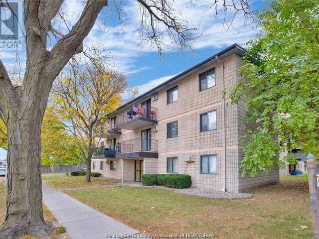 3355 SANDWICH Unit# 201 Windsor Ontario, N9C 1B2 - 2 Bedrooms Condo For Sale