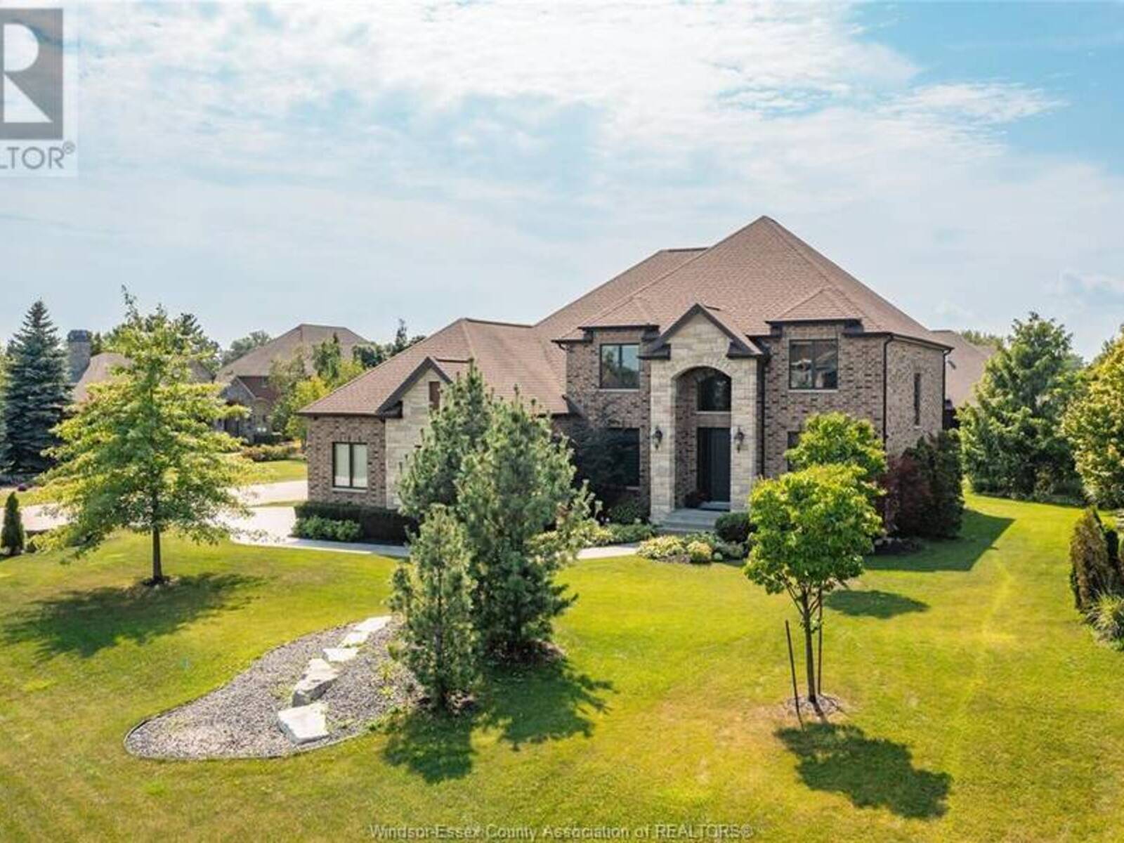 379 STONEBROOK BOULEVARD, Windsor, Ontario N8N 5H2