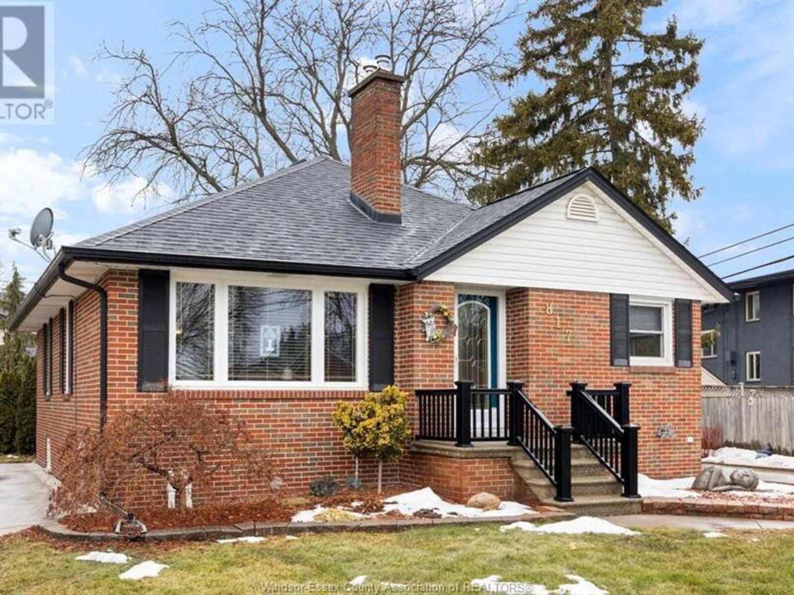 817 EASTLAWN, Windsor, Ontario N8S 3M6