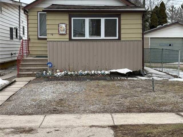 19 Poplar Street Leamington Ontario, N8H 2L3 - 2 Bedrooms Home For Sale