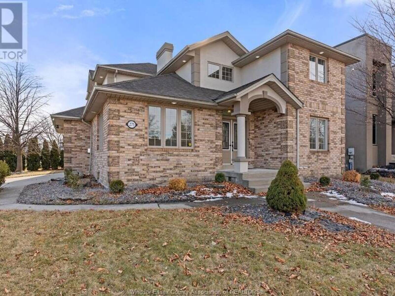 275 RUSSELL WOODS DRIVE, Tecumseh, Ontario N8N 4K4