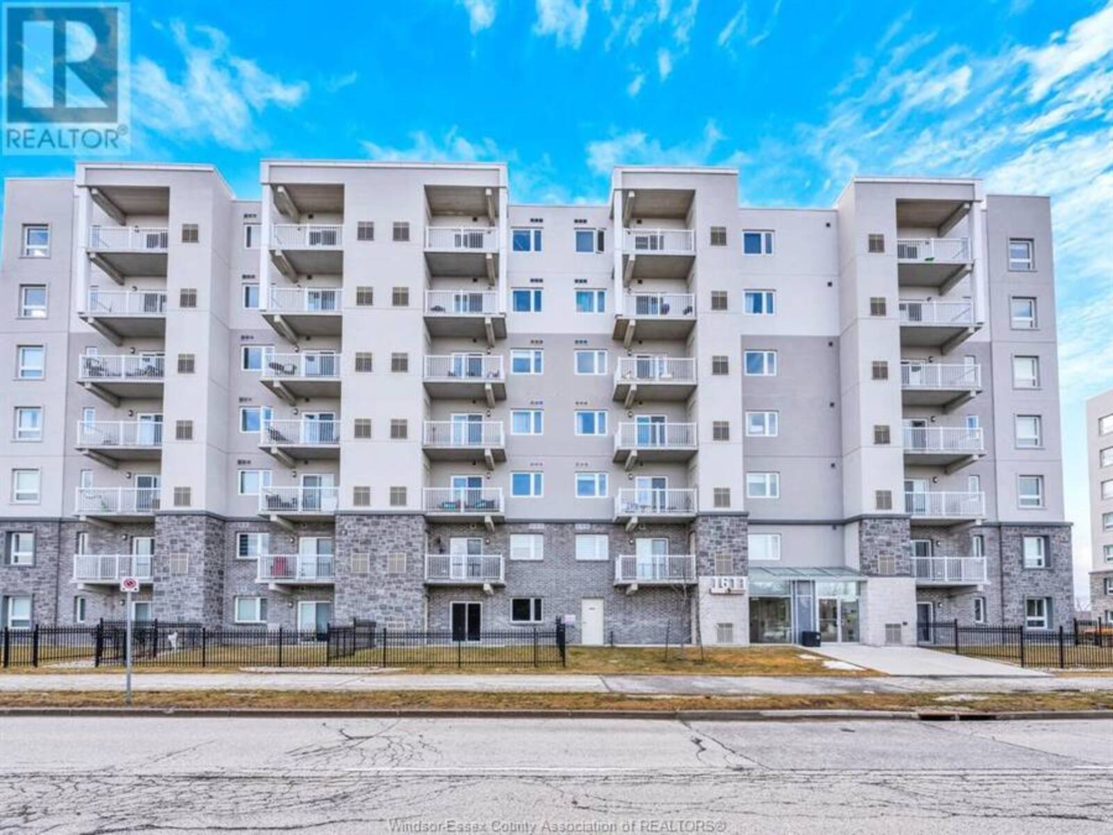 1611 BANWELL Unit# 615, Windsor, Ontario N8P 0G5