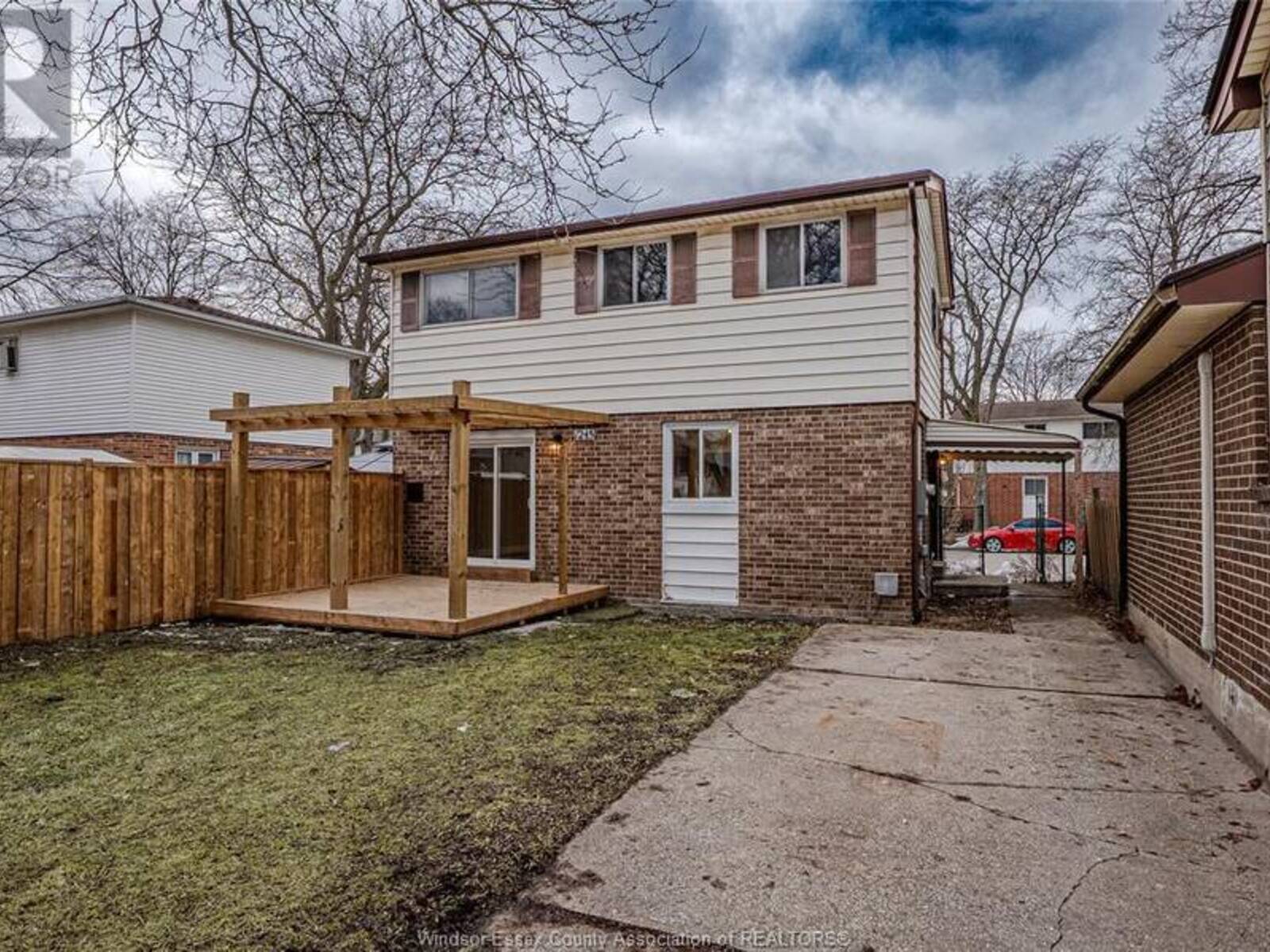 1245 ABBEY COURT, Windsor, Ontario N8S 4E1