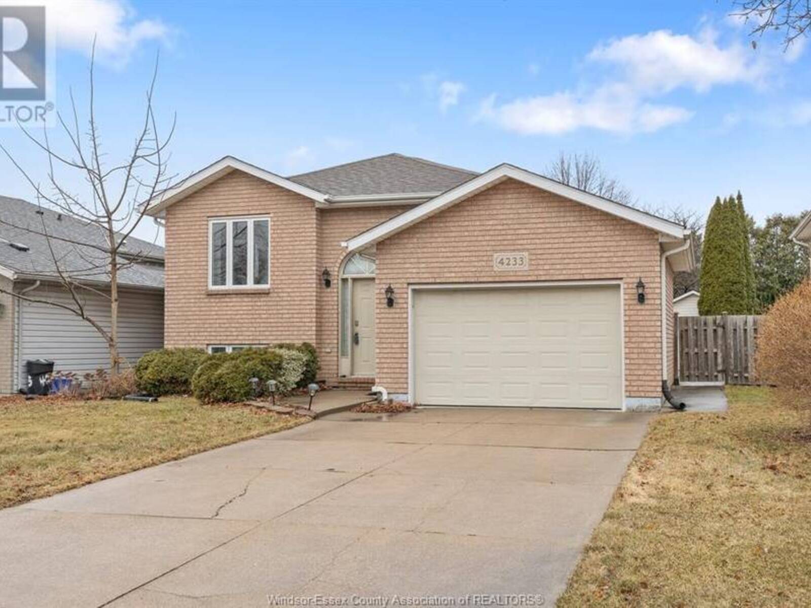 4233 NORTHWOOD LAKES, Windsor, Ontario N9G 2W2