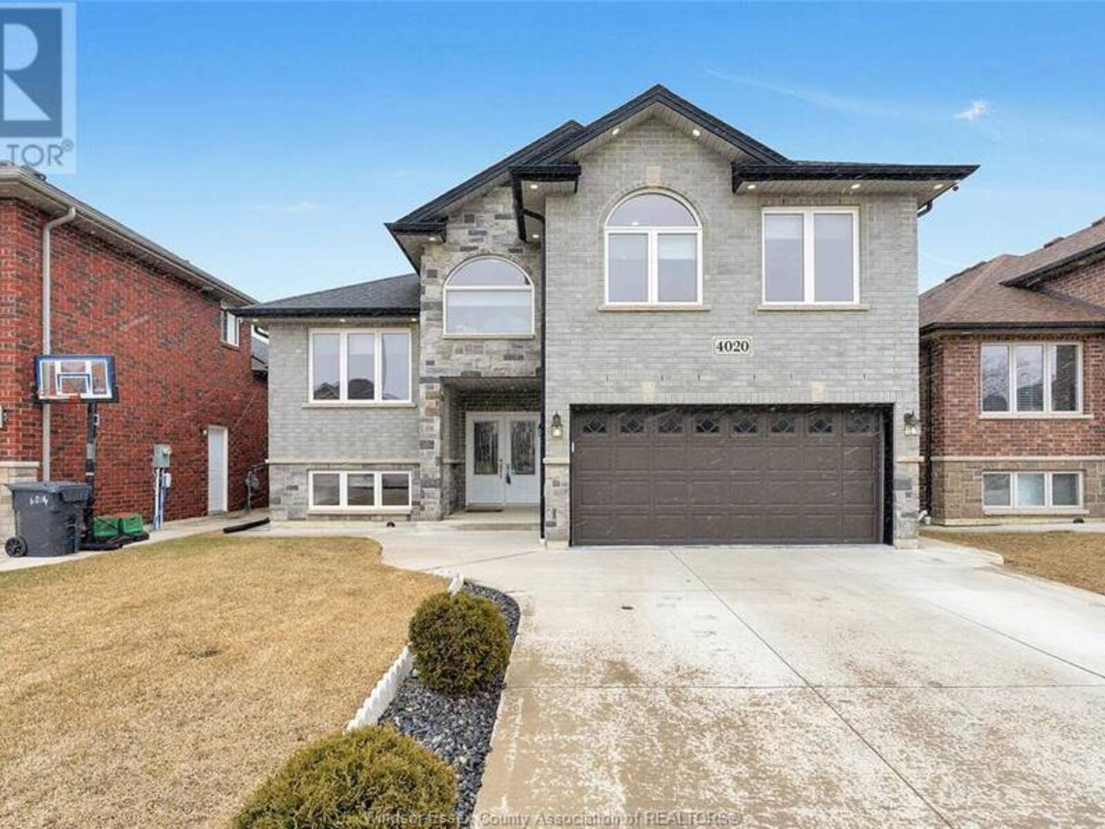 4020 COSENZA, Windsor, Ontario N9G 0B2