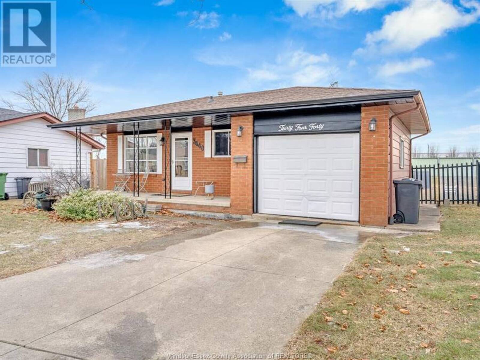 3440 PINEVIEW CRESCENT, Windsor, Ontario N8R 2A8