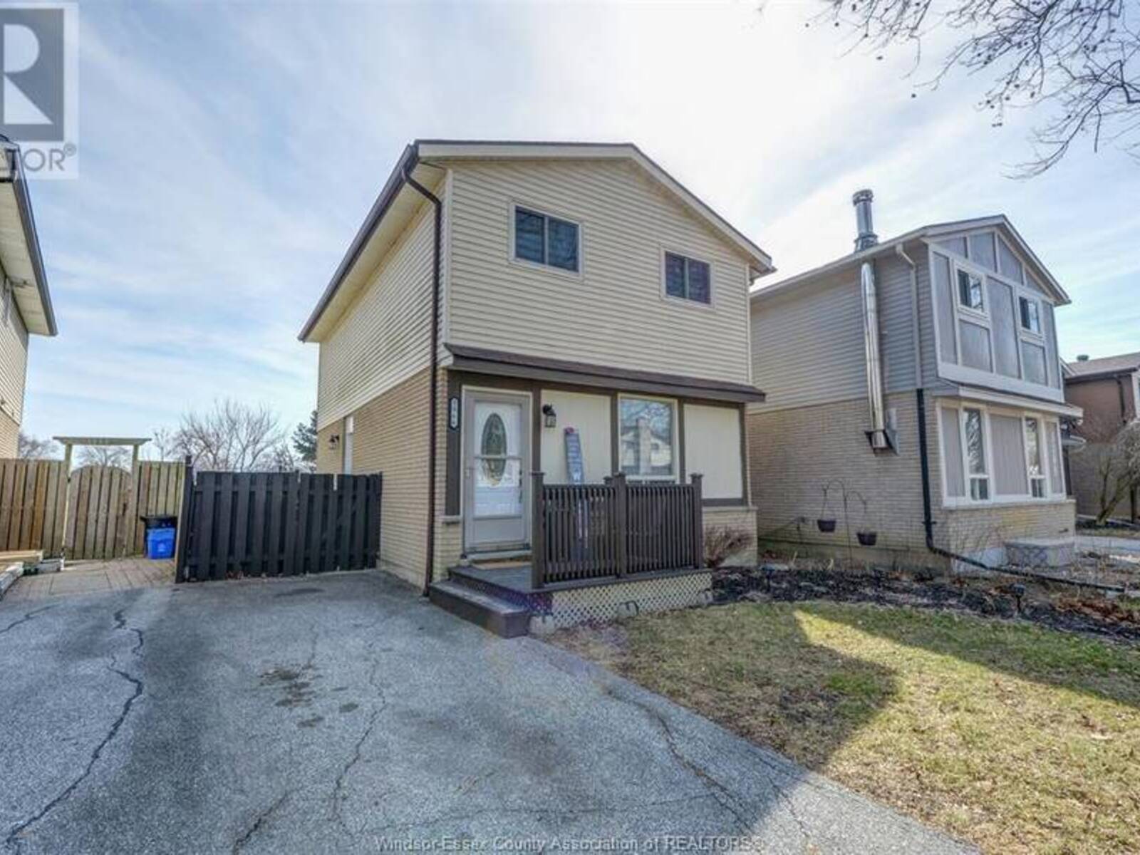 3066 ERINDALE, Windsor, Ontario N8W 4Z1