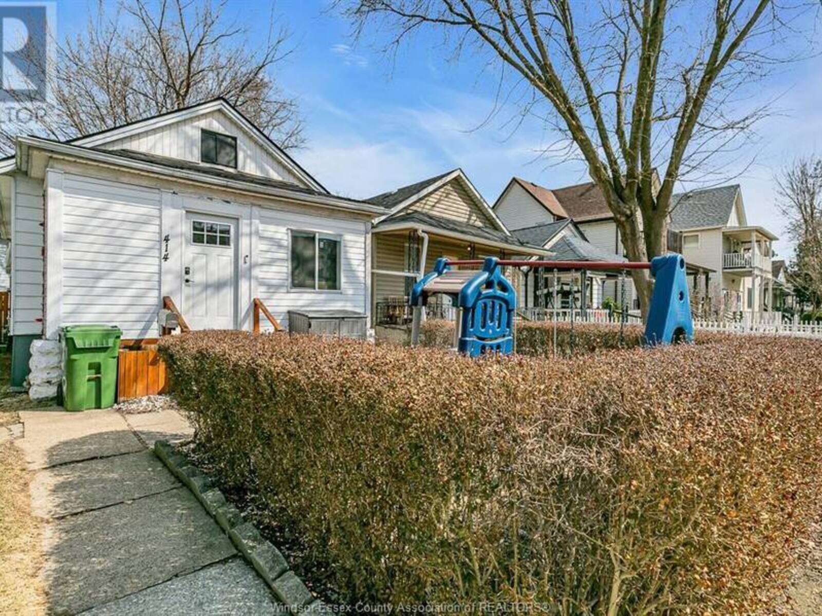 414 GLENGARRY AVENUE, Windsor, Ontario N9A 1P9