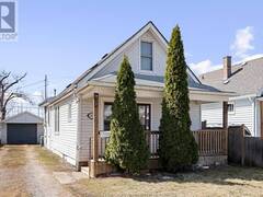 2275 CHARL Windsor Ontario, N8X 2A1