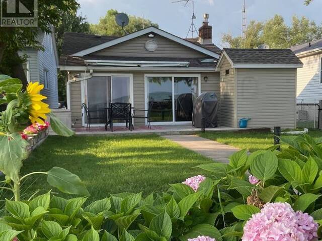 515 LYPPS BEACH ROAD Essex Ontario, N0R 1G0 - 3 Bedrooms Waterfront Home For sale