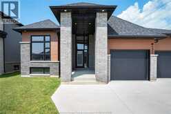 121 HAZEL CRESCENT | Kingsville Ontario | Slide Image Three