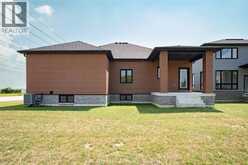 121 HAZEL CRESCENT | Kingsville Ontario | Slide Image Thirty