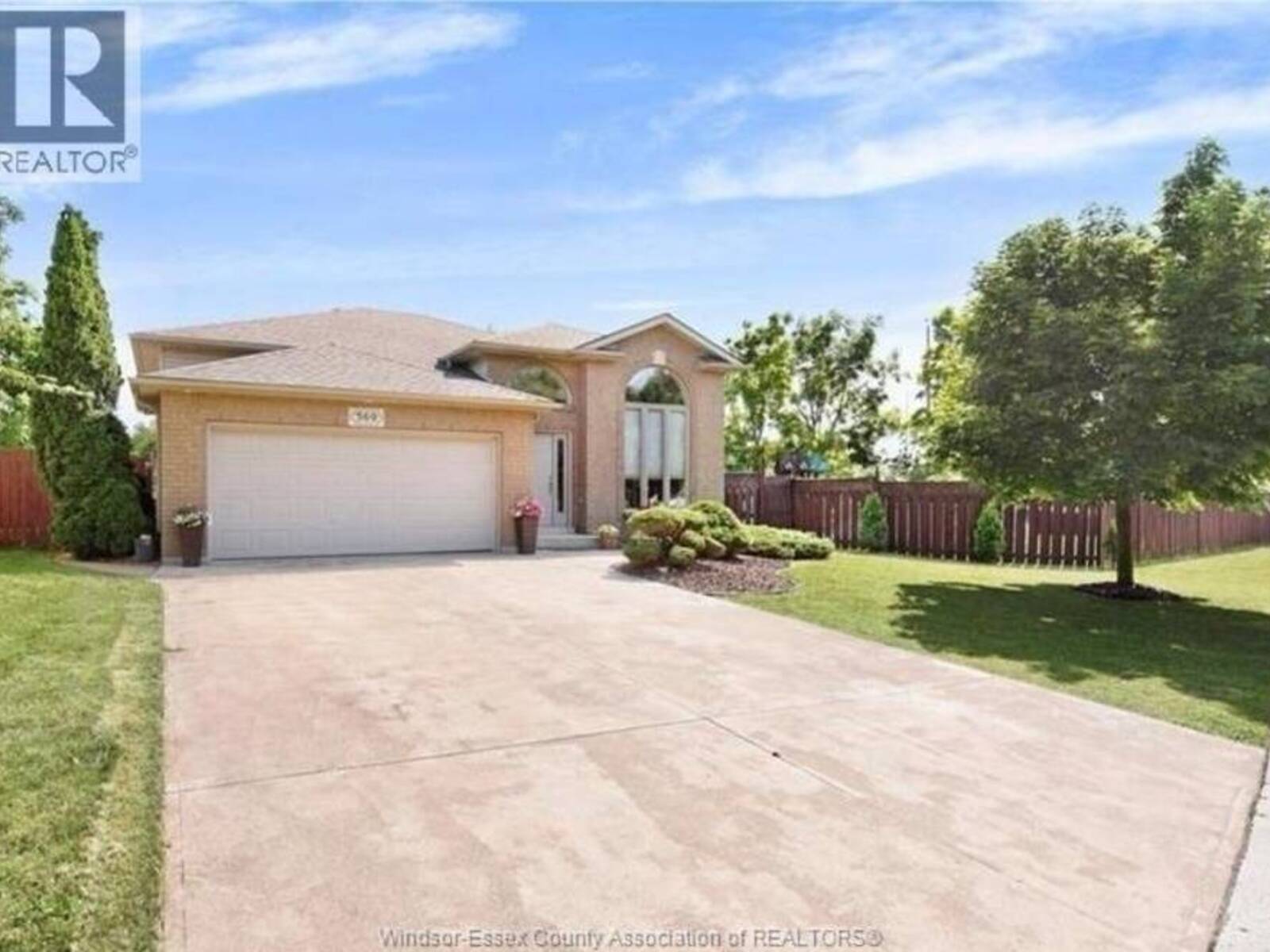569 SARAH COURT, Windsor, Ontario N9G 2Y8
