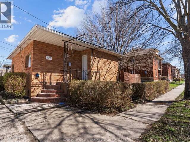 614 ELLIOTT STREET East Windsor Ontario, N9A 3S2 - 5 Bedrooms Home For Sale