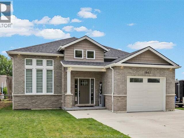 1067 MAPLE Kingsville Ontario, N9Y 3T5 - 4 Bedrooms Waterfront Home For sale
