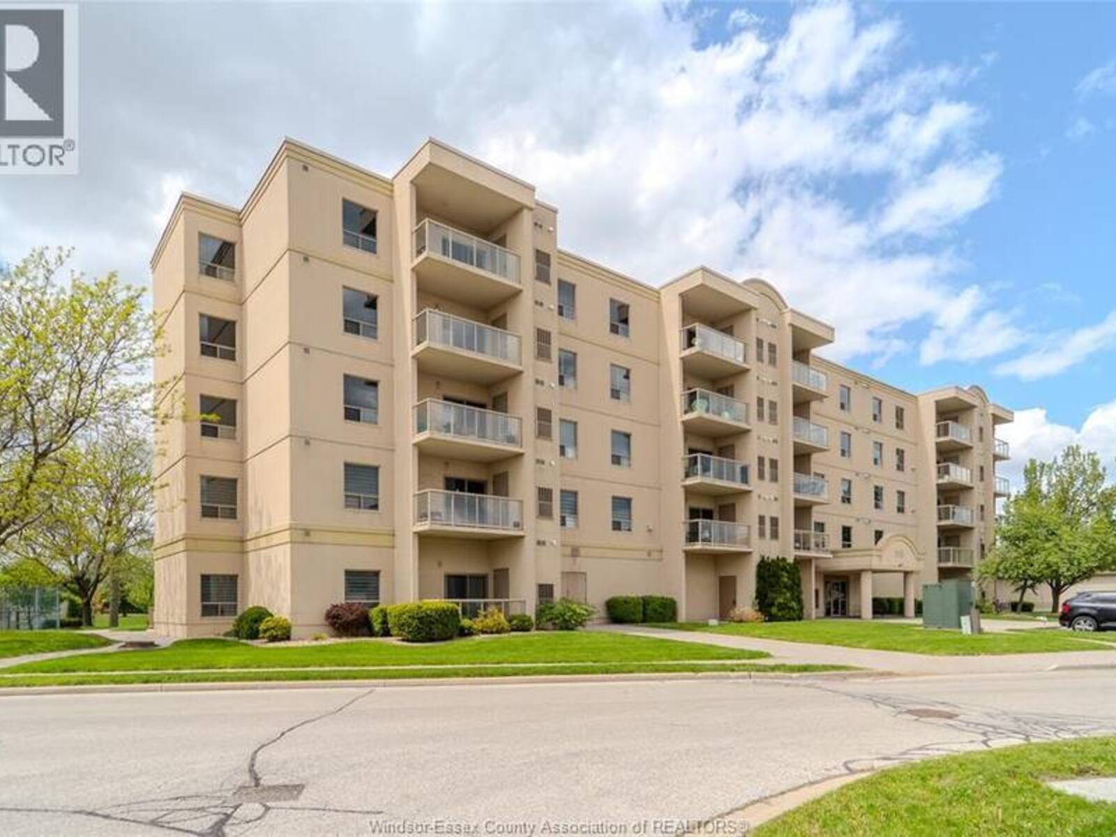 315 Village Grove DRIVE Unit# 301, Tecumseh, Ontario N8N 5G4