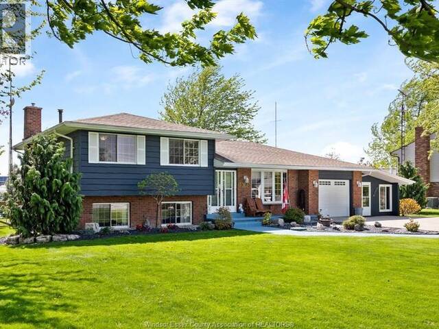 19085 BLUE WATER AVENUE Tilbury Ontario, N0P 2L0 - 3 Bedrooms Waterfront Home For sale