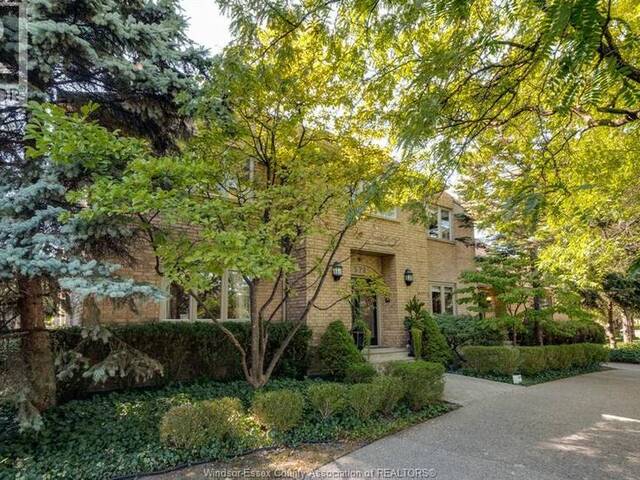 379 ELMGROVE DRIVE Windsor Ontario, N8N 4H2 - 4 Bedrooms Waterfront Home For sale
