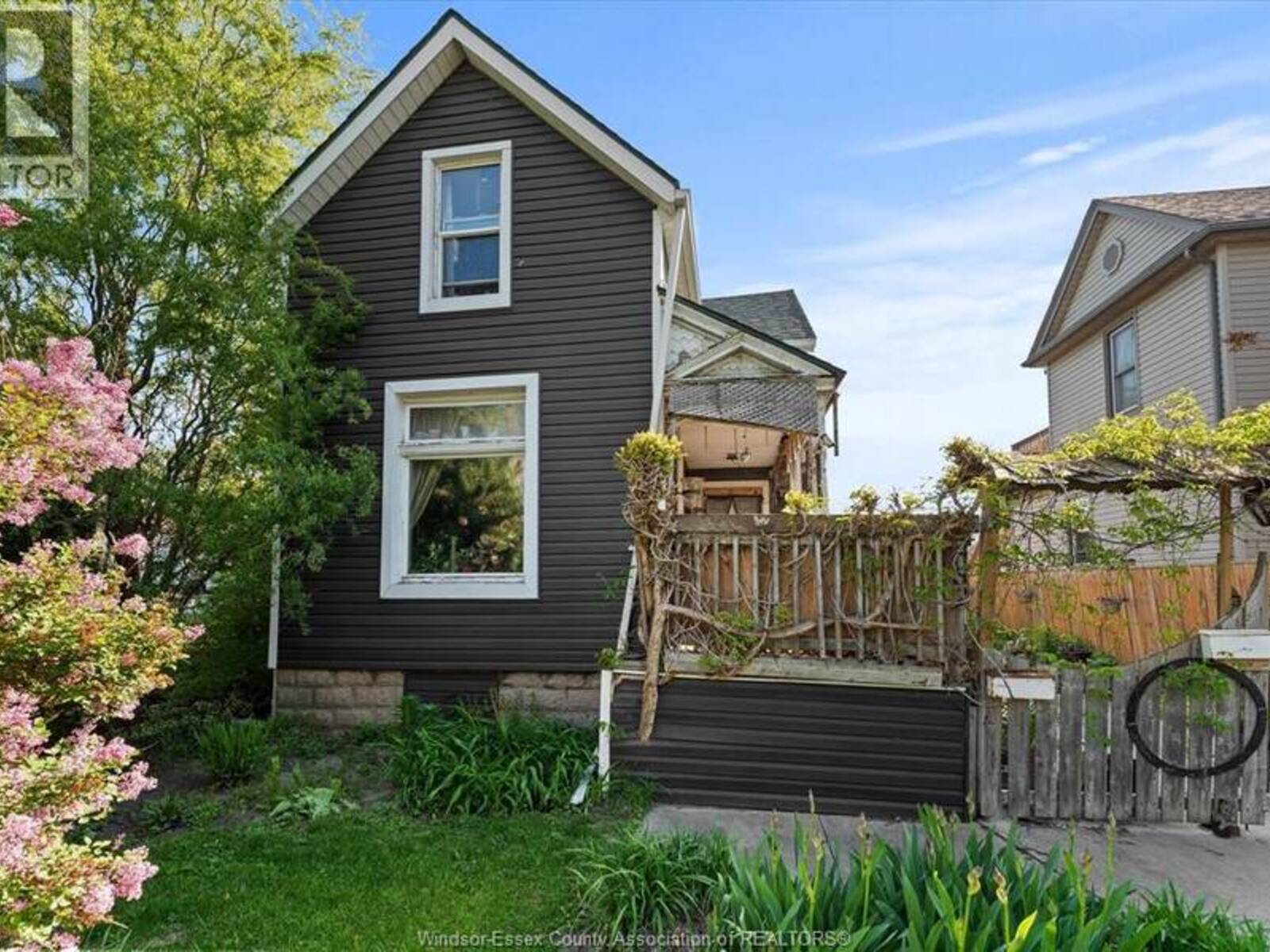 552 PARENT, Windsor, Ontario N9A 3J8