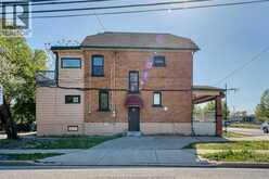 41 Giles BOULEVARD | Windsor Ontario | Slide Image Ten