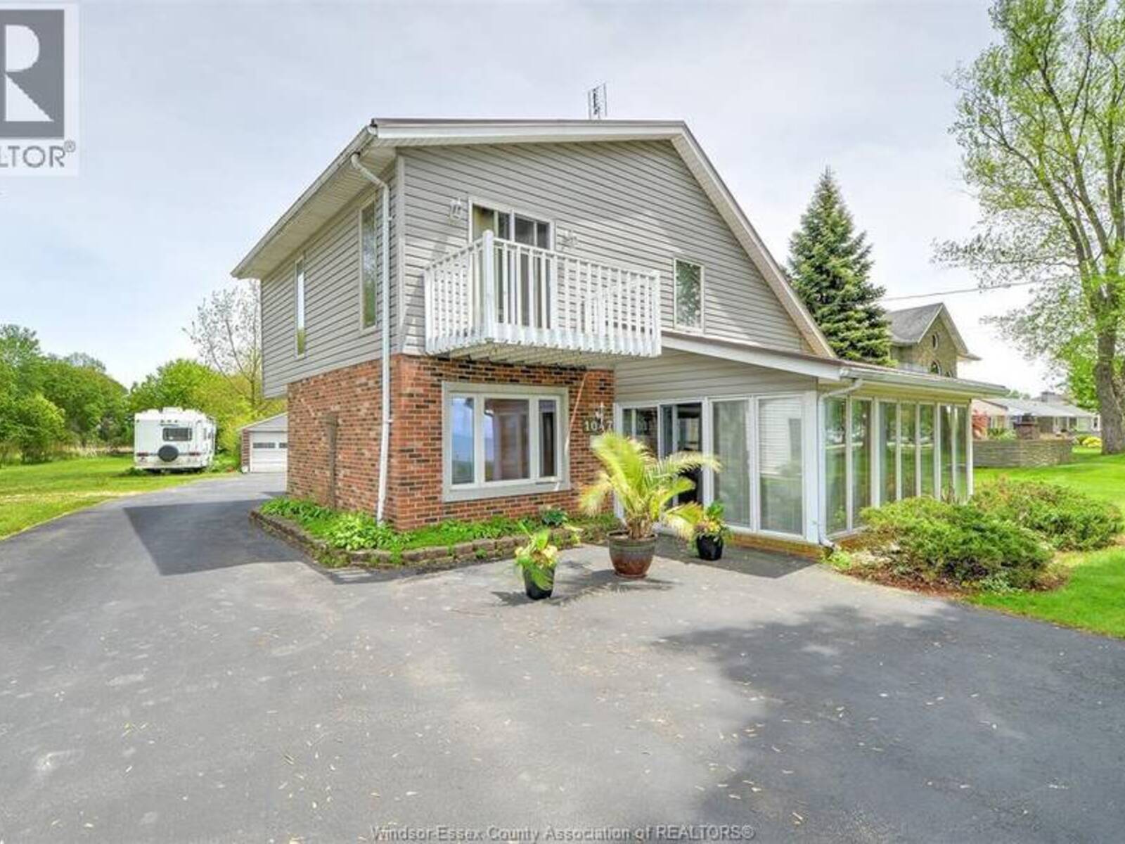1047 FRONT ROAD South, Amherstburg, Ontario N9V 2M4
