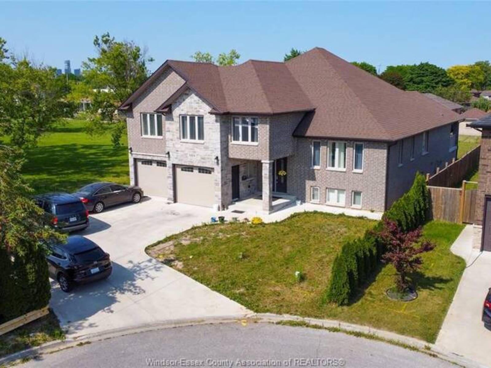 1484 RANKIN, Windsor, Ontario N9B 3V6