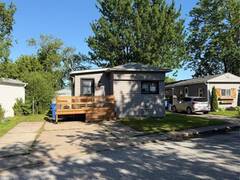 4 Cedar CRESCENT Essex Ontario, N0R 1J0