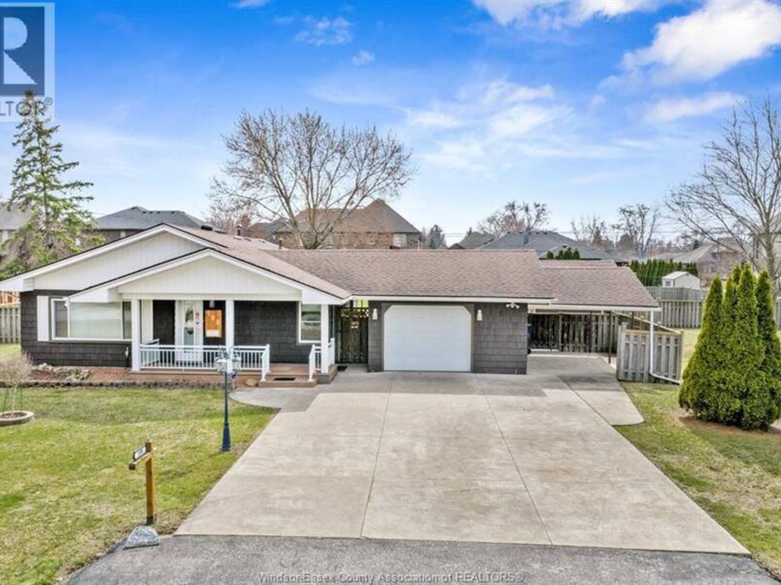 180 ELSWORTH, LaSalle, Ontario N9J 1E5