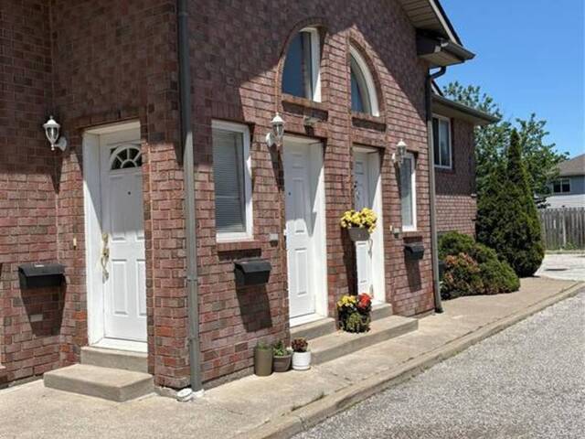 2290 DAYTONA AVENUE Windsor Ontario, N9B 3Y2 - Multi-family Home For Sale