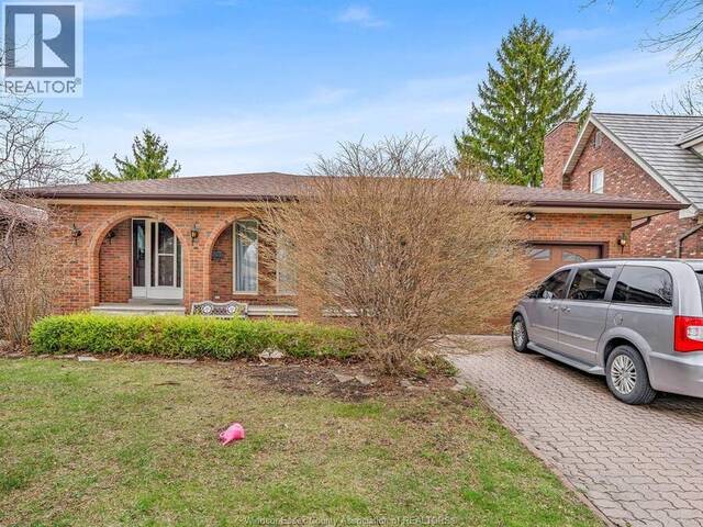 2880 ST. CLAIR AVENUE Windsor Ontario, N9E 4B4 - 5 Bedrooms Home For Sale
