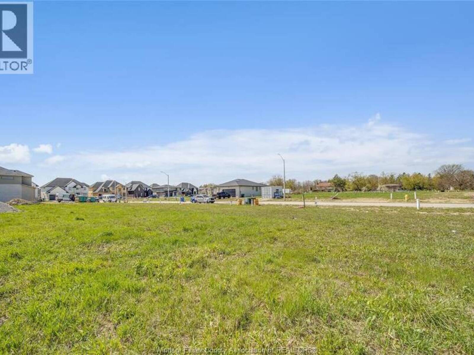 3697 FARROW AVENUE, Windsor, Ontario N8H 0B3