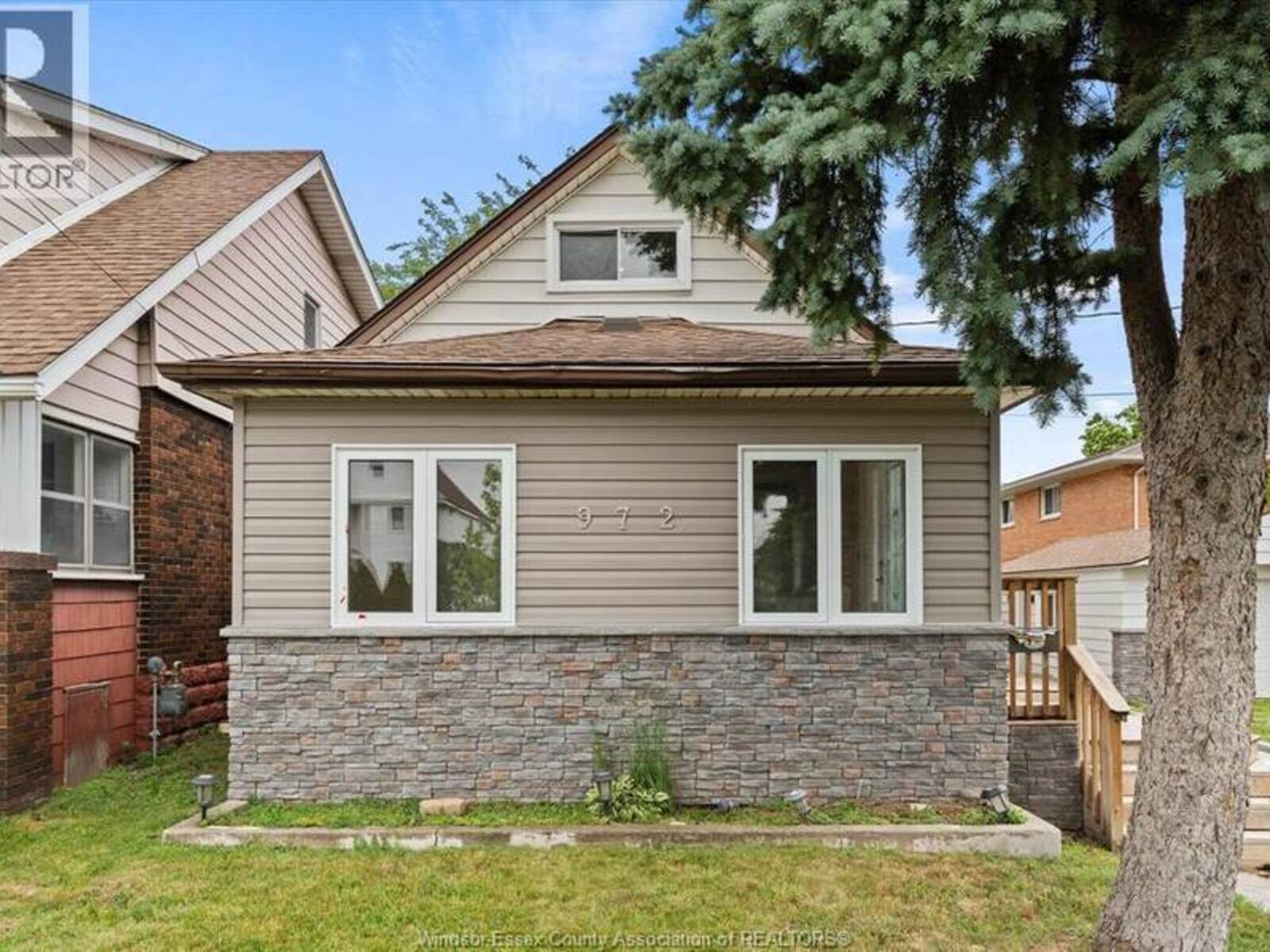 972 WELLINGTON AVENUE, Windsor, Ontario N9A 5J8