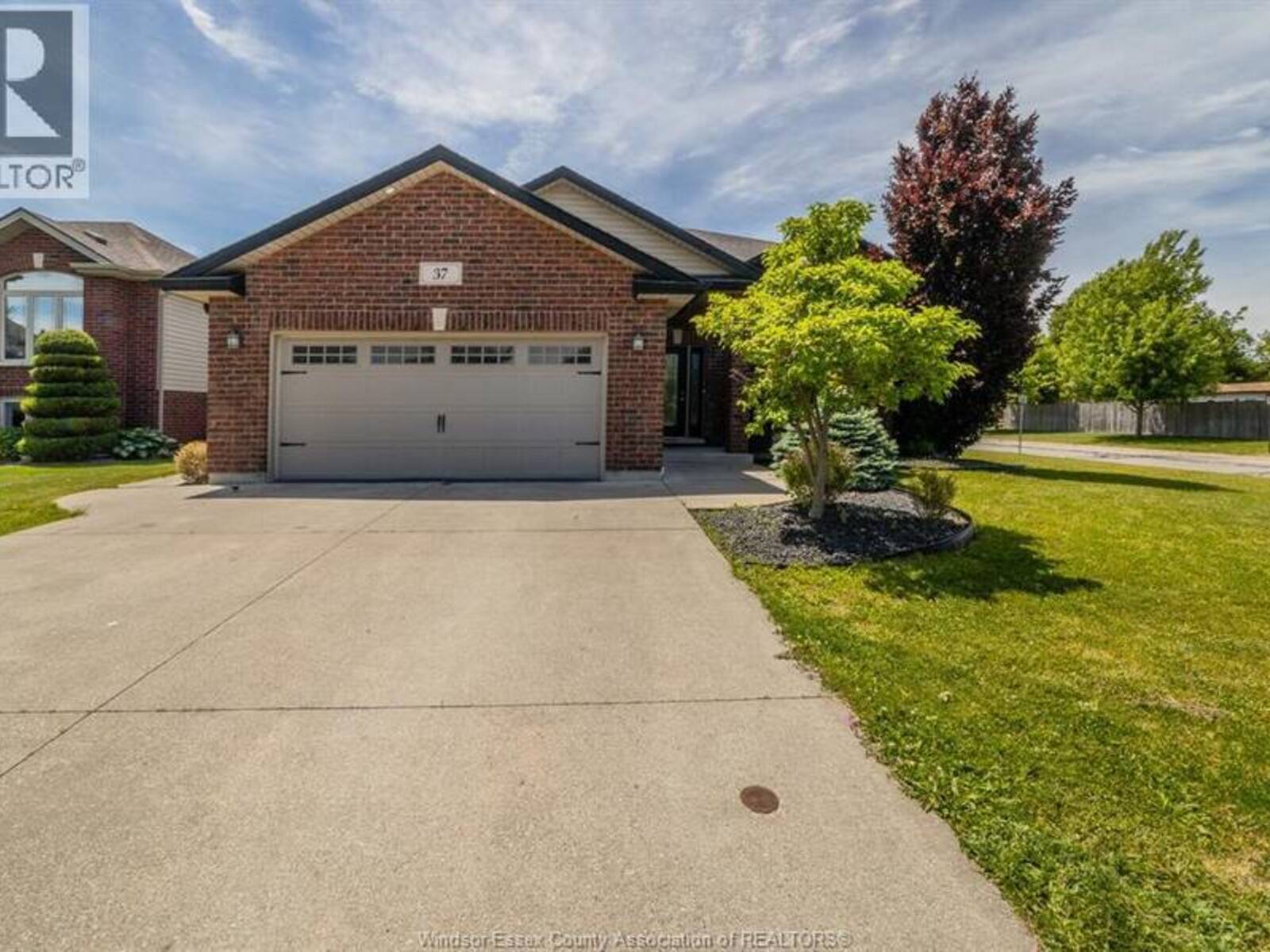 37 ANTONIO COURT, Leamington, Ontario N8H 5P8