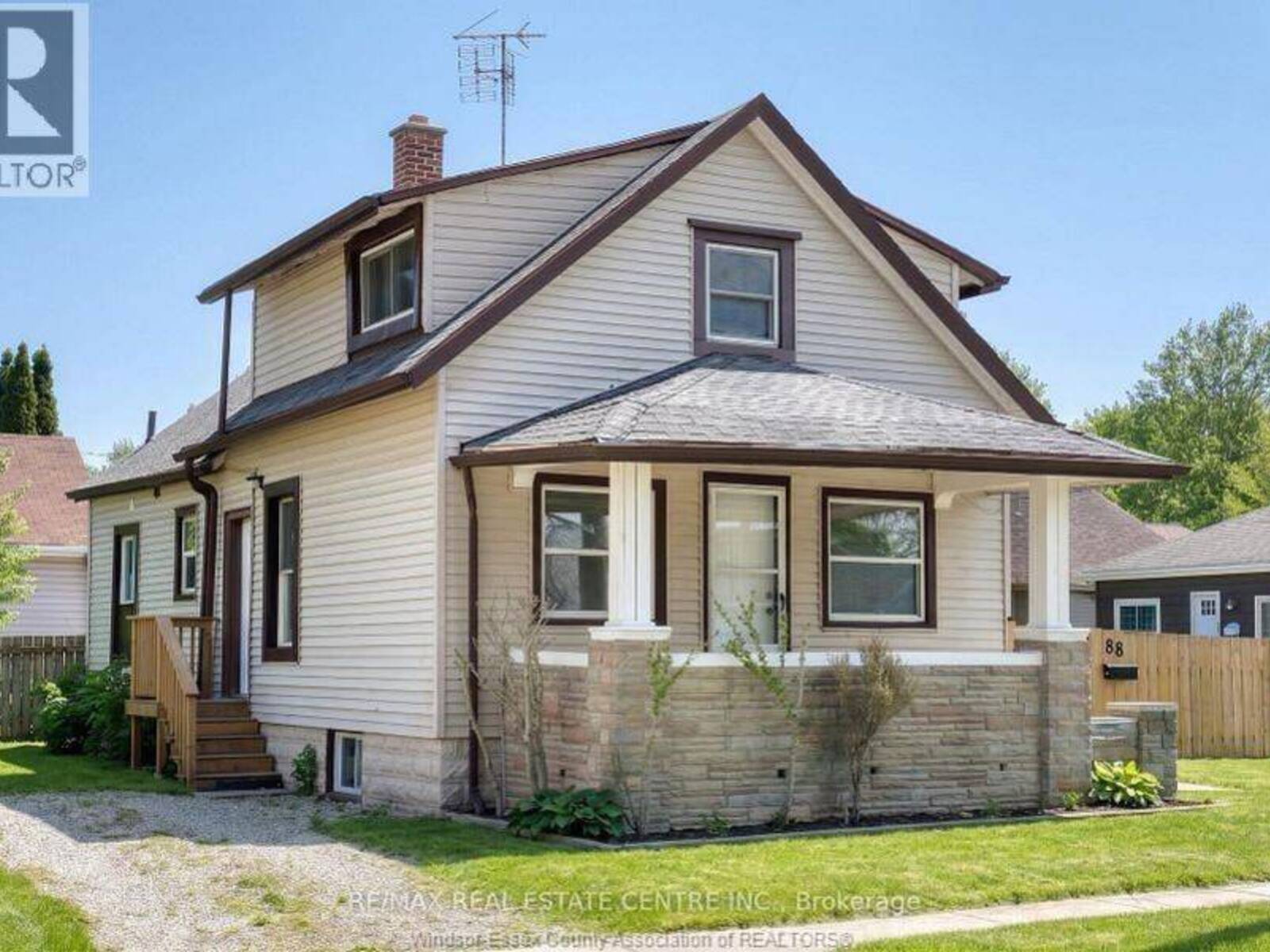 88 LORNE, Chatham, Ontario N7M 1R9