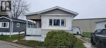 22 ROBIN CRESCENT | Windsor Ontario | Slide Image One