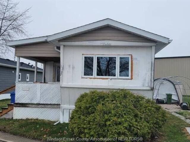22 ROBIN CRESCENT Windsor Ontario, N8N 2S2 - 2 Bedrooms Home For Sale