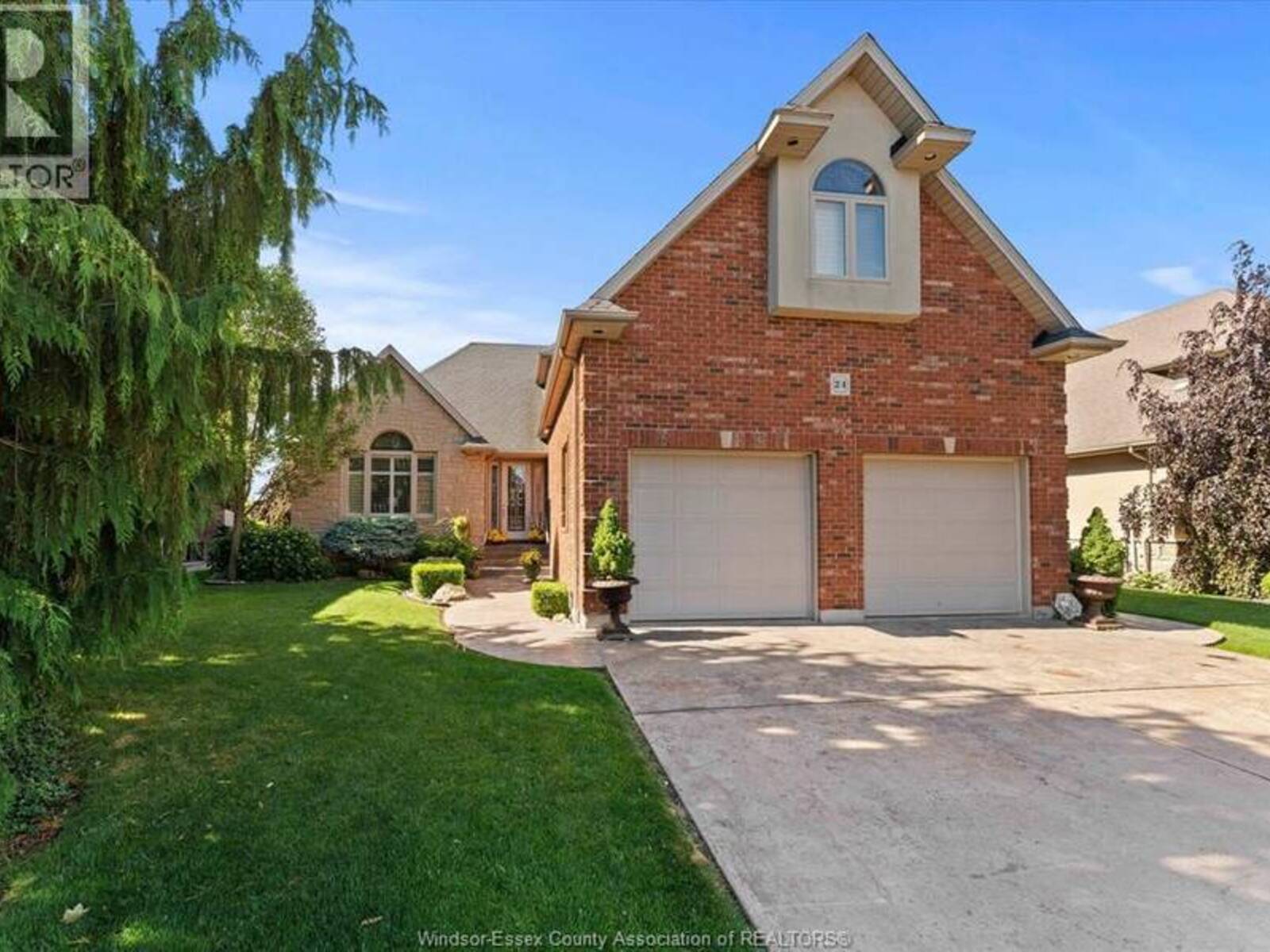 24 SANDY LAKE, Leamington, Ontario N8H 5J3