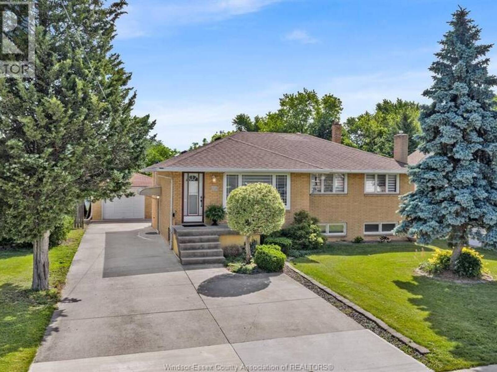 2528 Jos St Louis, Windsor, Ontario N8T 2M5