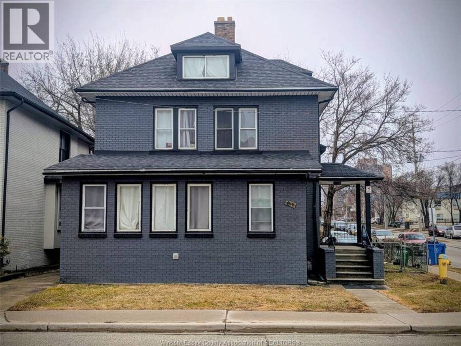 61 Giles BOULEVARD East, Windsor, Ontario N9A 4B8