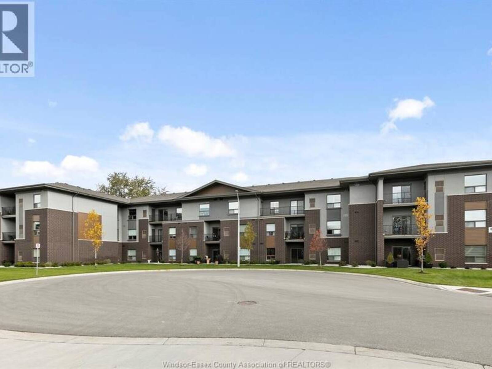 5840 NEWMAN Unit# 202, LaSalle, Ontario N9H 1S5