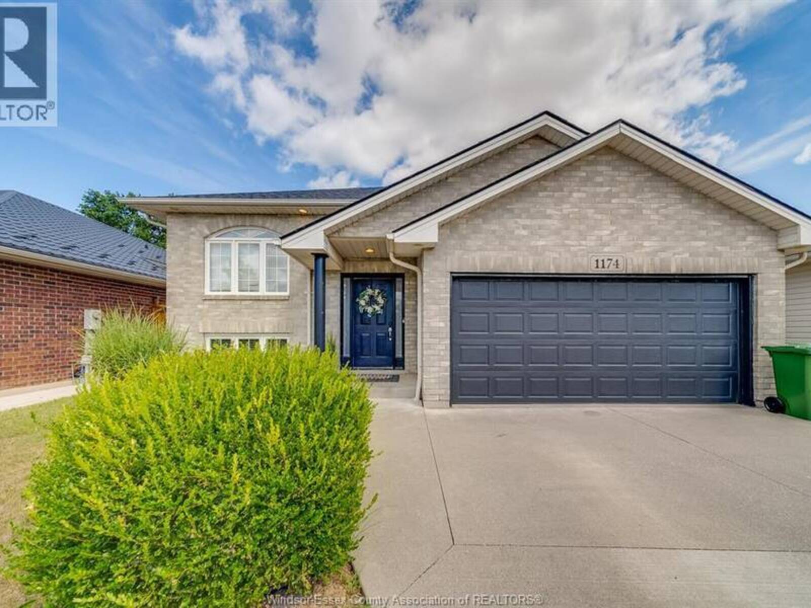 1174 CLOVER, Windsor, Ontario N8P 1W1
