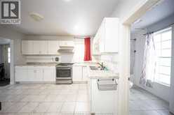 894 UNIVERSITY AVENUE | Windsor Ontario | Slide Image Seventeen