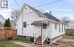 894 UNIVERSITY AVENUE | Windsor Ontario | Slide Image Forty