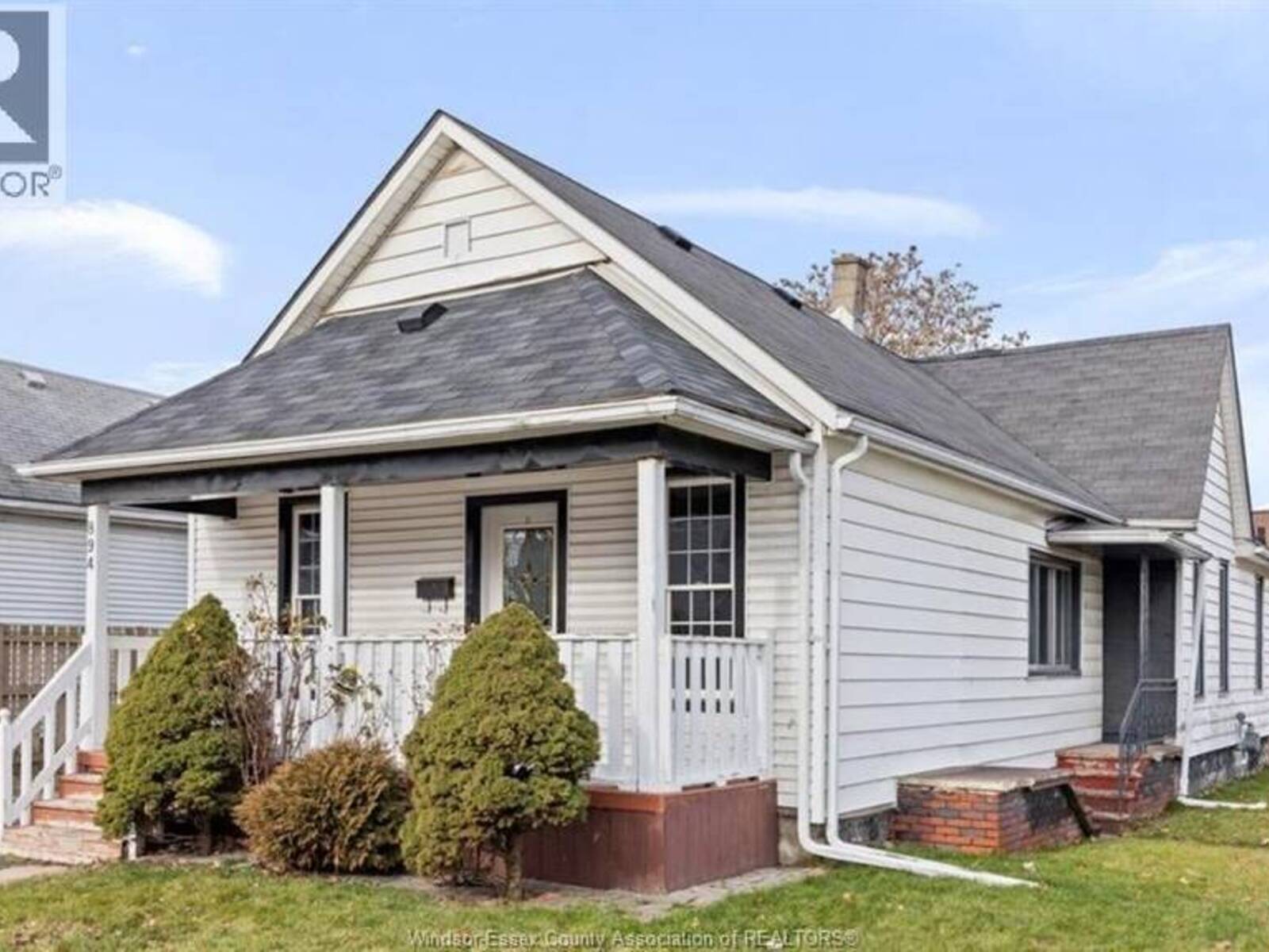894 UNIVERSITY AVENUE, Windsor, Ontario N9A 2Z9