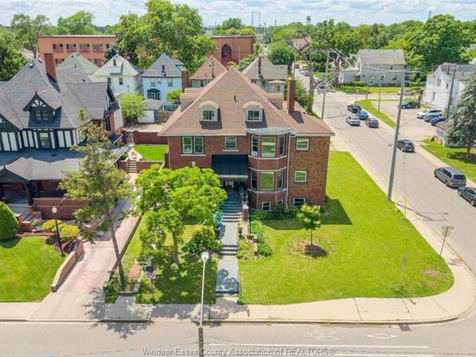 801 VICTORIA AVENUE, Windsor, Ontario N9A 4N5