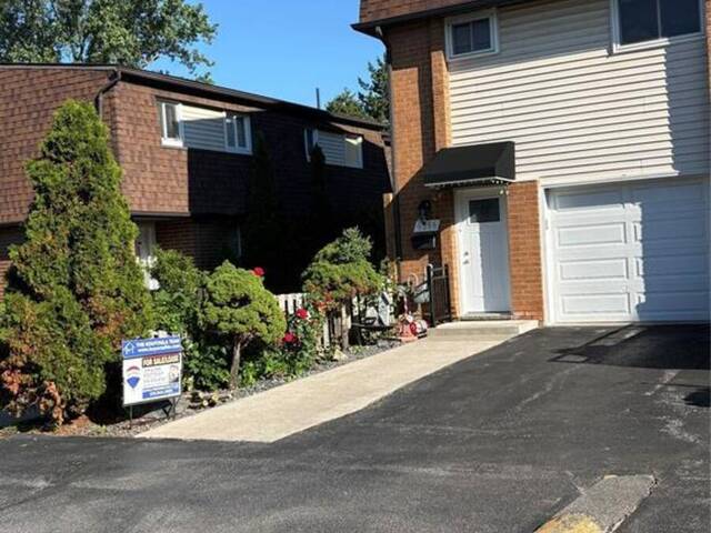 6266 THORNBERRY CRESCENT Windsor Ontario, N8T 3A3 - 3 Bedrooms Condo For Sale