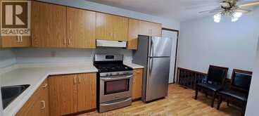 1635 COURTLAND CRESCENT | Windsor Ontario | Slide Image Two
