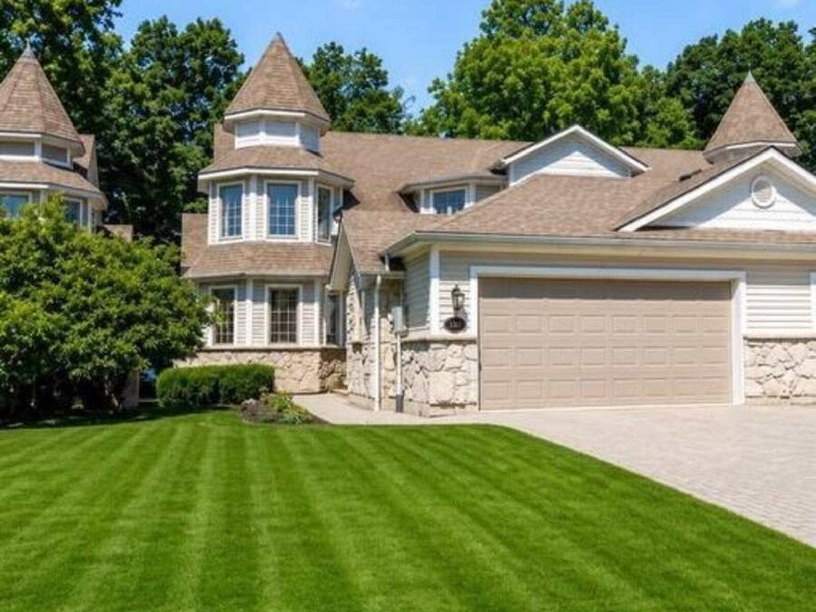208 CRYSTAL BAY DRIVE, Amherstburg, Ontario N9V 4A6
